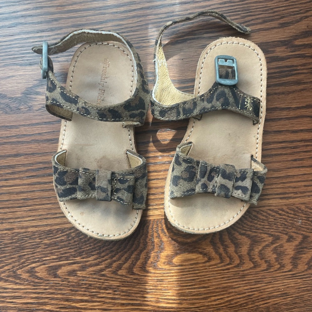 Freshly picked sandals size 6